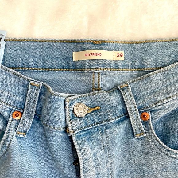Levis boyfriend fit- 29 waist - Picture 3 of 3
